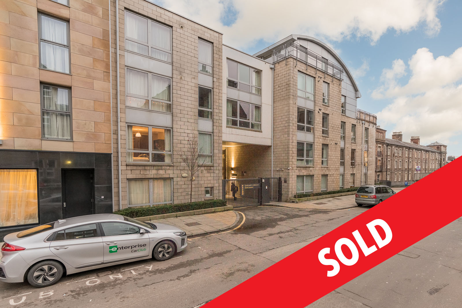 For Sale : 43/8 Gardners Crescent, Fountainbridge, EH3 8DG